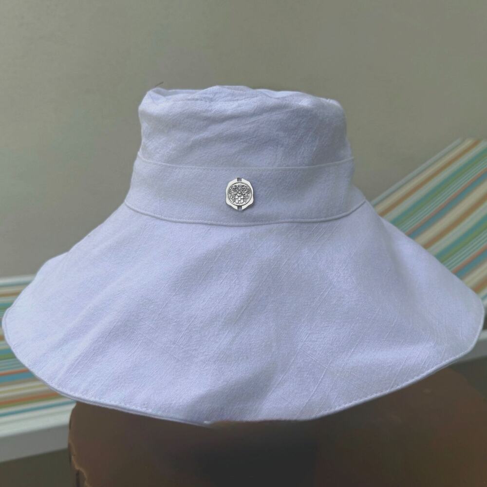Vince Camuto White Bucket Hat Adjustable Sizer
